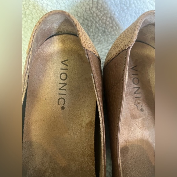 Vionic Elora Slip On Loafers In Tan Color Soft Leather Comfort & Style 
Size 8.5 - Picture 8 of 10
